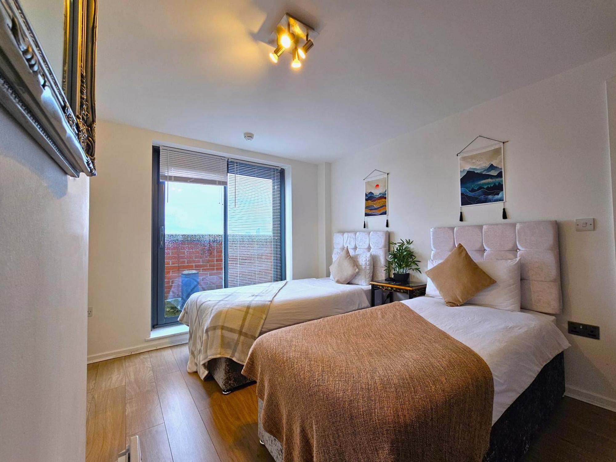 Sidemersey Livings- Convenient 1-Bedroom Flat With A View, Central Ливерпуль Экстерьер фото
